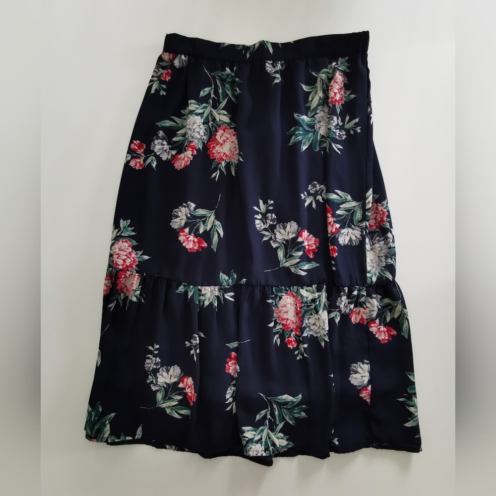 Last Chance Banana Republic Navy Floral Midi Skirt